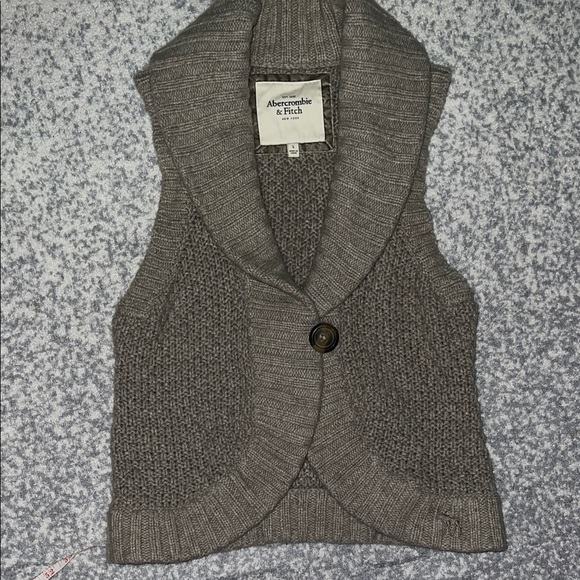 Abercrombie & Fitch Other - Abercrombie & Fitch Charcoal Knit Vest size Small